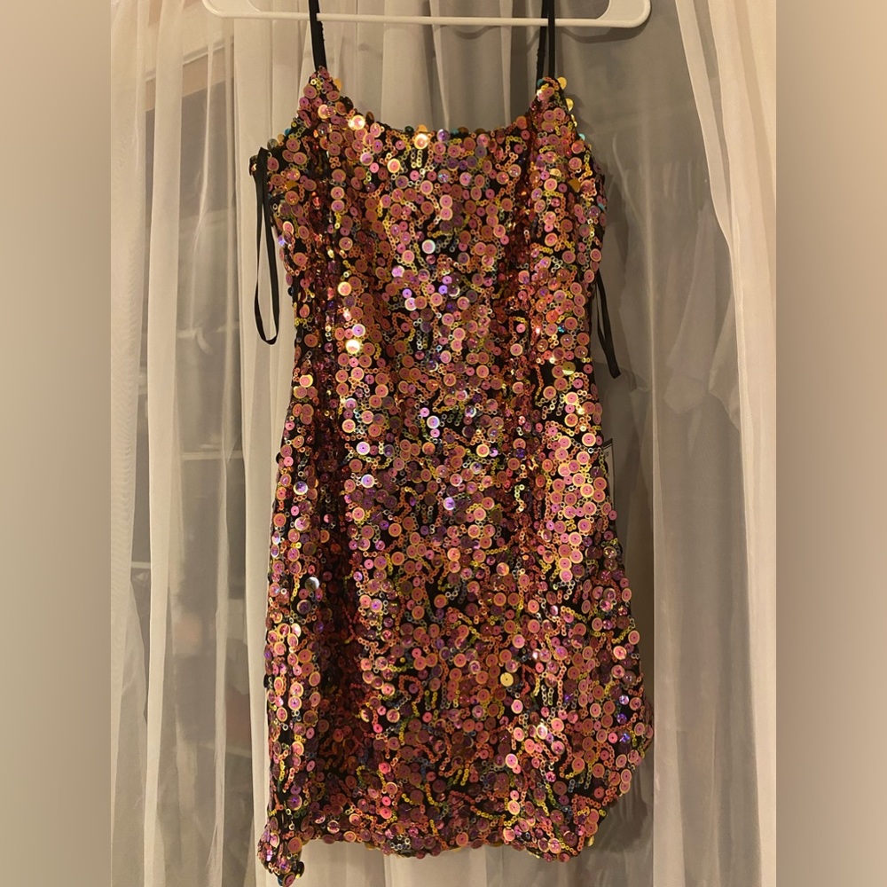 Juniors' Sequinned Sleeveless Bodycon Dress